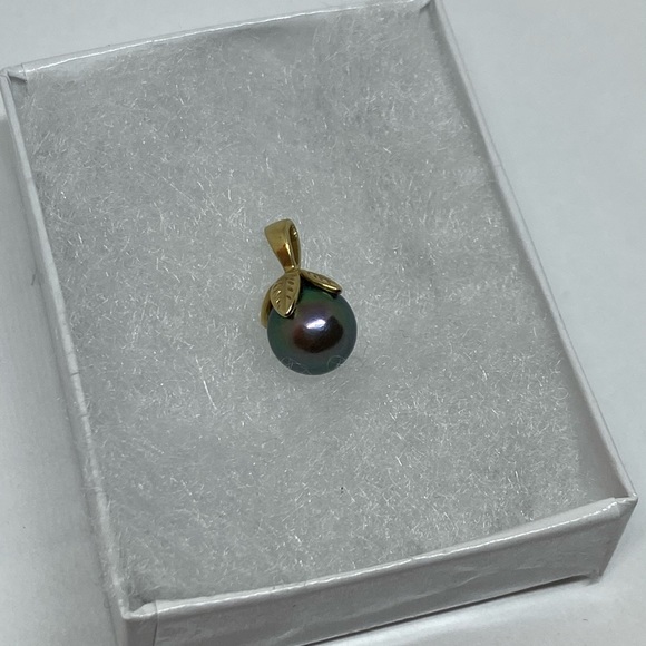 Solid 14kt Yellow Gold Colored Pearl Pendant - Picture 2 of 6